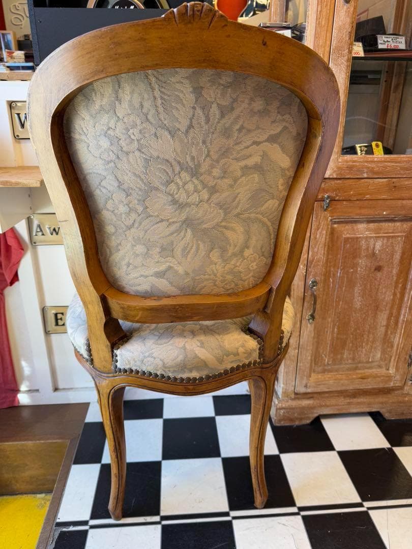 バルーンバックチェア チェア 椅子 アンティーク調　鋲打ち
