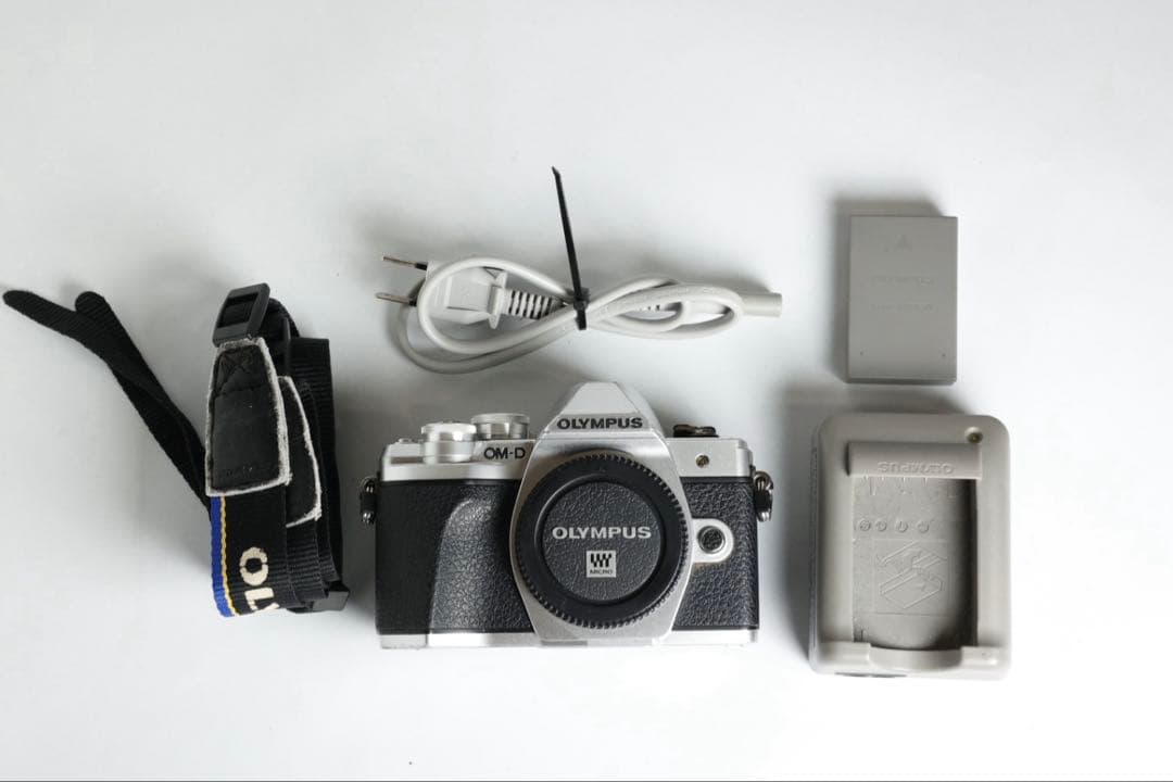 OLYMPUS OM-D E-M10 MarkIII ボディー シルバー