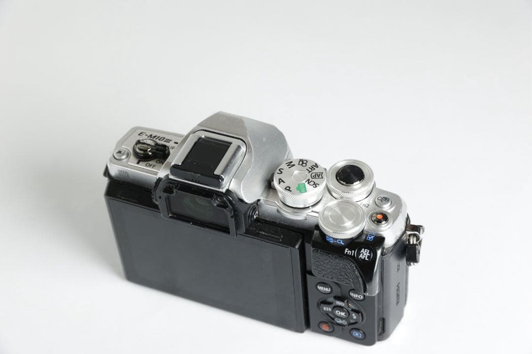 OLYMPUS OM-D E-M10 MarkIII ボディー シルバー