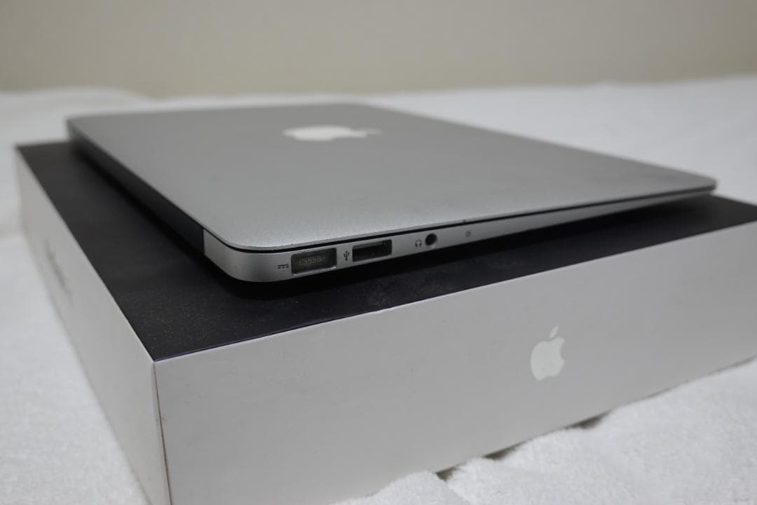 MacBook Air 11インチ 2011 (256GB/ i7 /4GB）