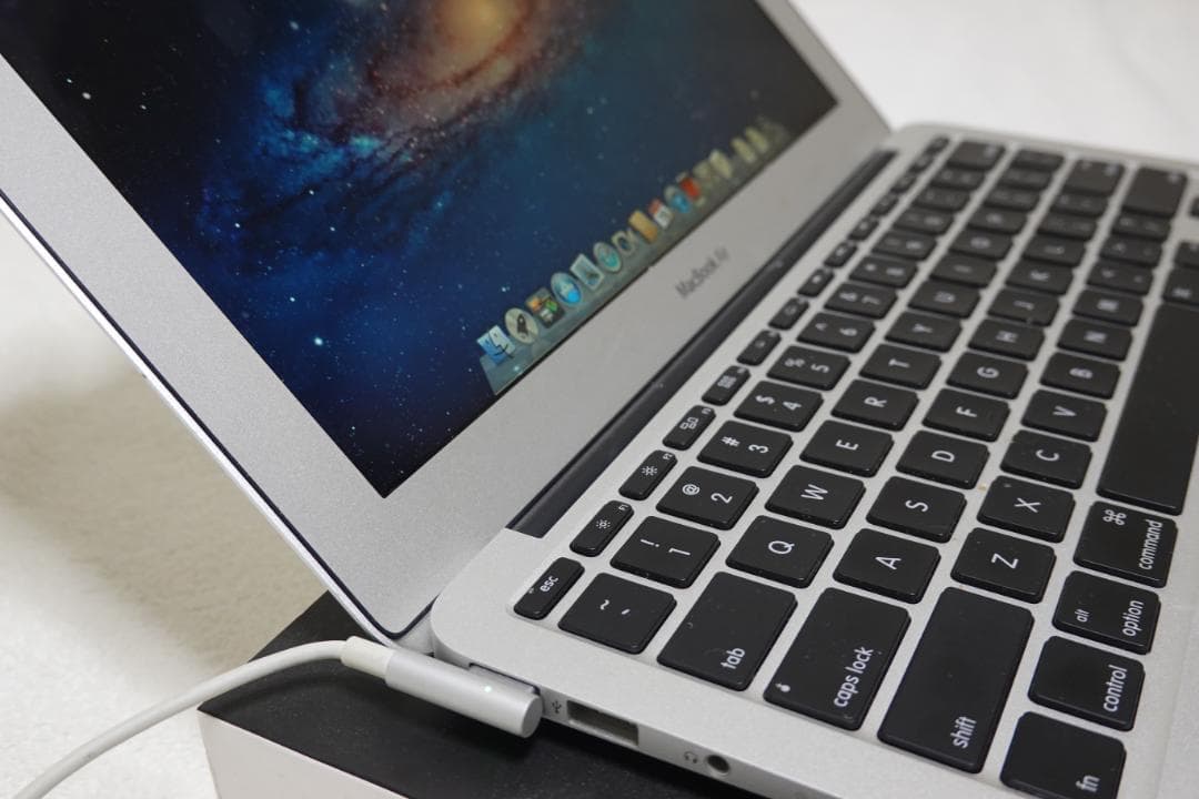 MacBook Air 11インチ 2011 (256GB/ i7 /4GB）