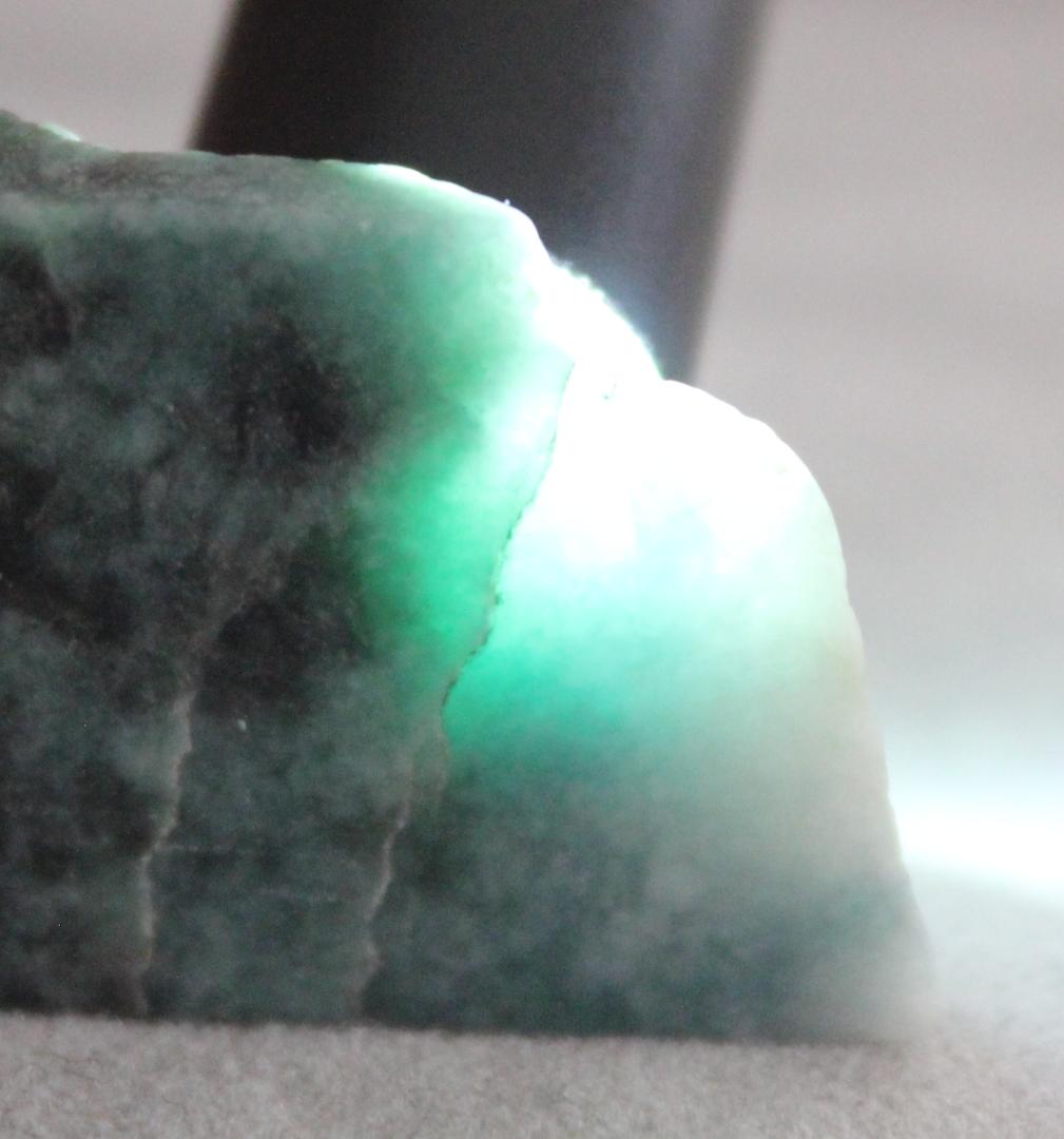 ［ブルーの美翡翠］糸魚川翡翠 青翡翠 原石 47.8g