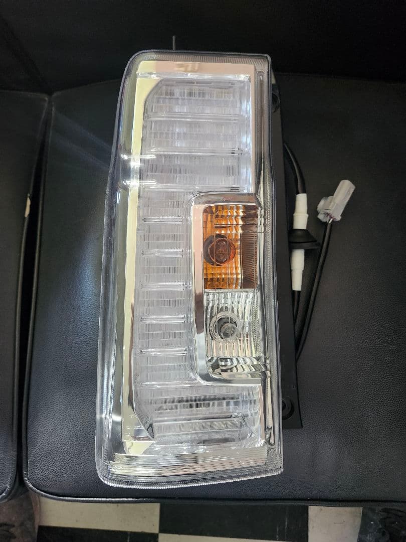 ダイハツ　タントクリア左テールライト LEDユニット付き