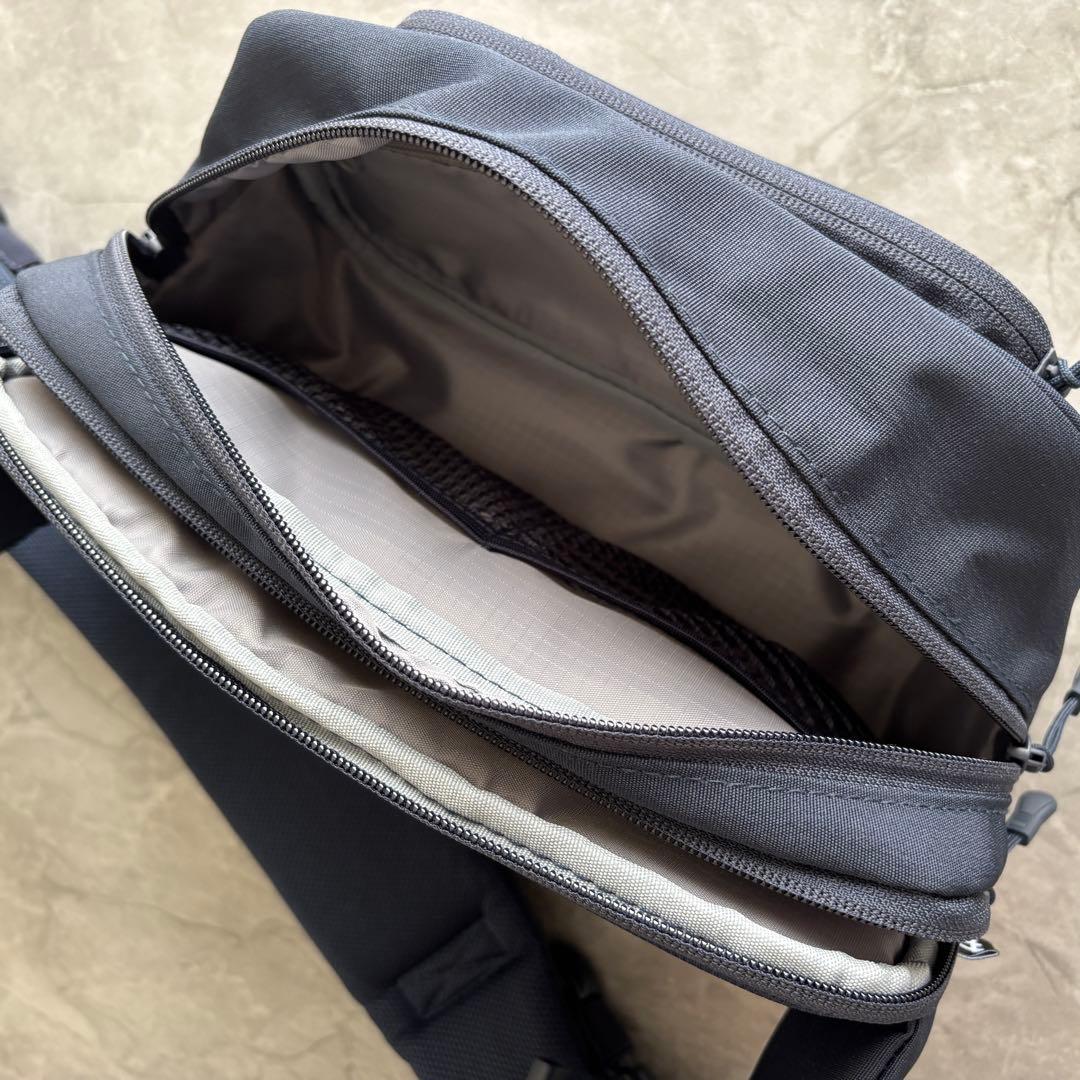 ポムル POMULU ヒップシート ネイビー