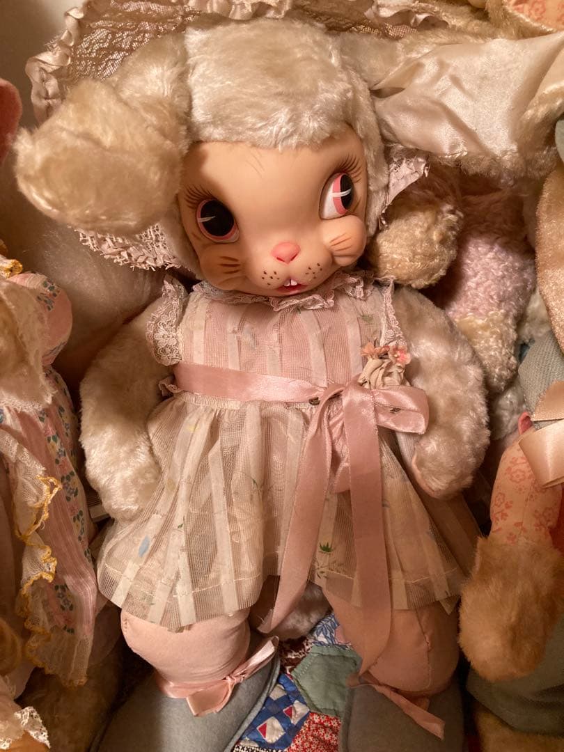 ラシュトンうさぎちゃんのラバーフェイスドール。 ピンクのドレス