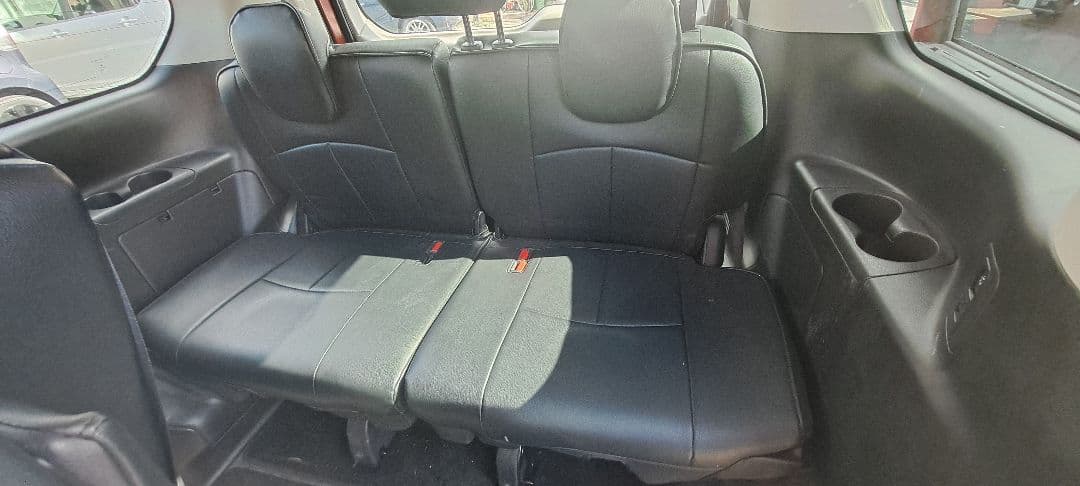 よっちゃんセレナ　C27シートカバー前席USB接続有り　後部テーブル有