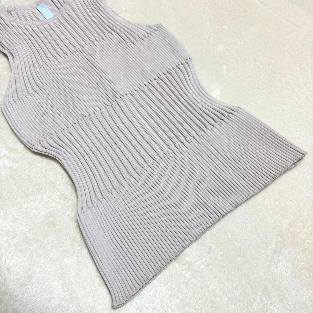 完売品 CFCL FLUTED SLEEVELESS TOP ベージュ