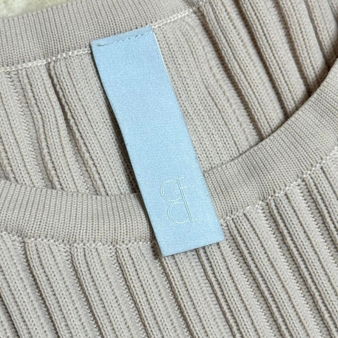 完売品 CFCL FLUTED SLEEVELESS TOP ベージュ