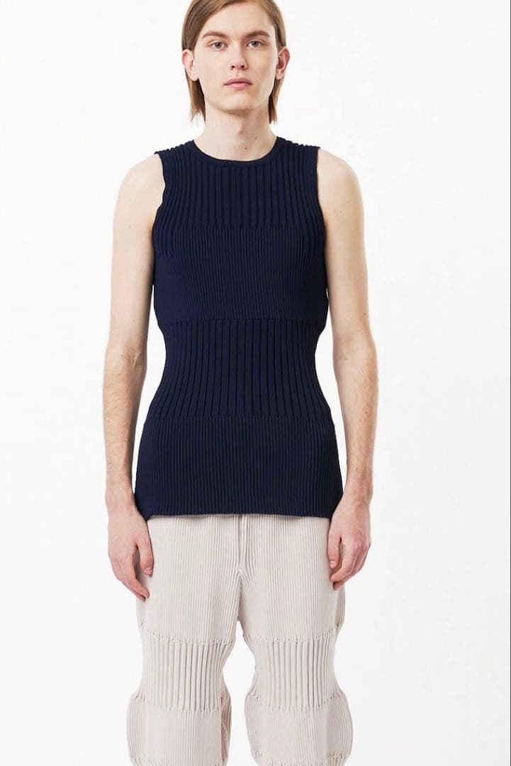 完売品 CFCL FLUTED SLEEVELESS TOP ベージュ