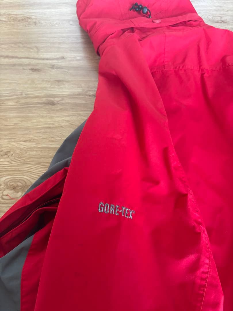 SESSIIONS　GORE-TEX フード付きジャケット 赤