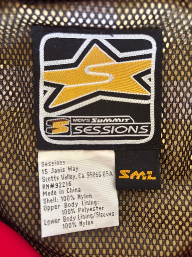 SESSIIONS　GORE-TEX フード付きジャケット 赤