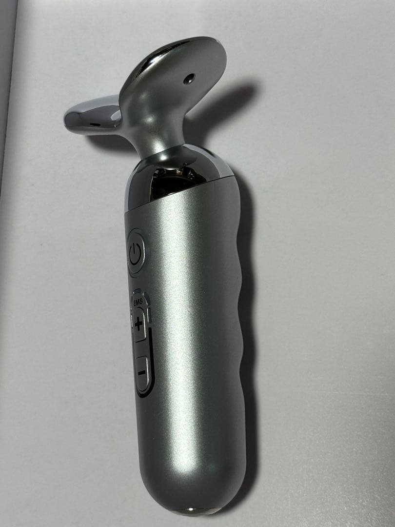 EMS機能搭載シルバー美顔器