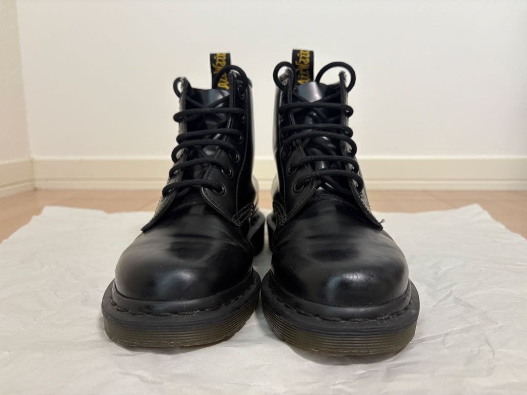 【希少】ドクターマーチン 6ホール 黒ステッチ 22.5cm