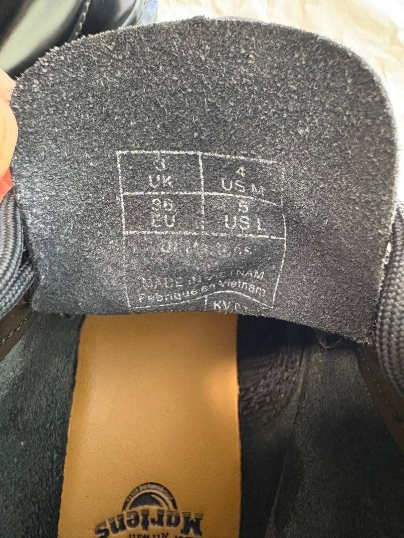 【希少】ドクターマーチン 6ホール 黒ステッチ 22.5cm