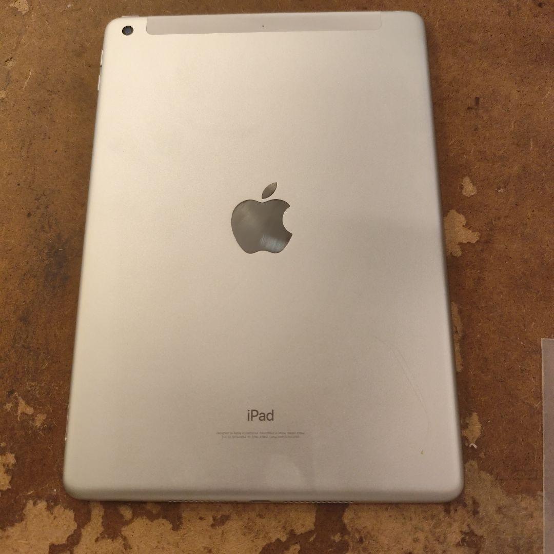 Apple iPad シルバー 本体　第６世代