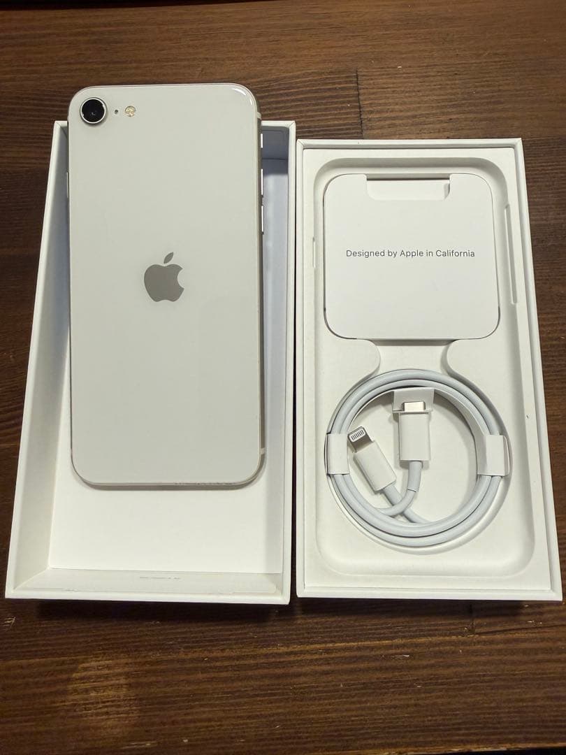Apple iPhone SE第３世代　ホワイト 本体 充電ケーブル付