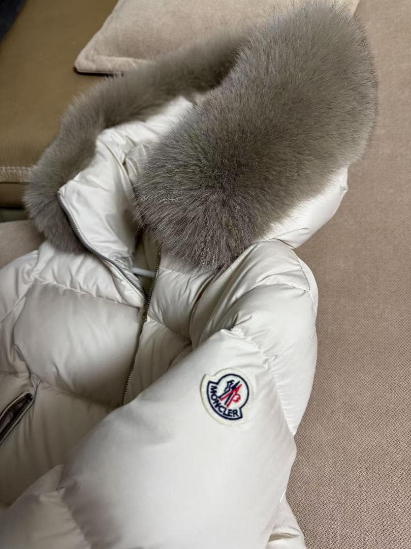 ✨MONCLER ベージュ ダウンジャケット ファー付き(^^)✨