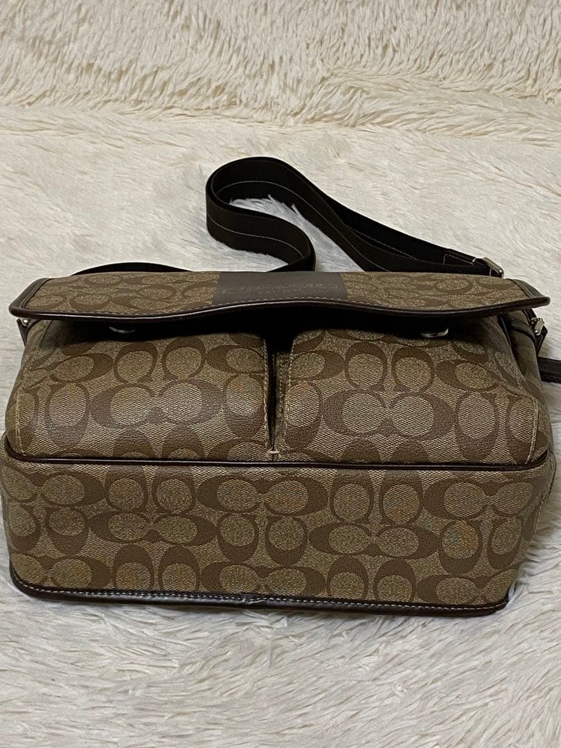 COACH メッセンジャーバッグ ブラウン系 シグネチャー　PVCレザー　美品