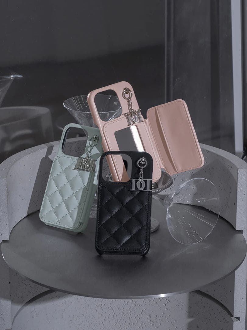 ダーリッチ　キルティングミラーDDチャームiPhoneケース　ピンク　17Pro
