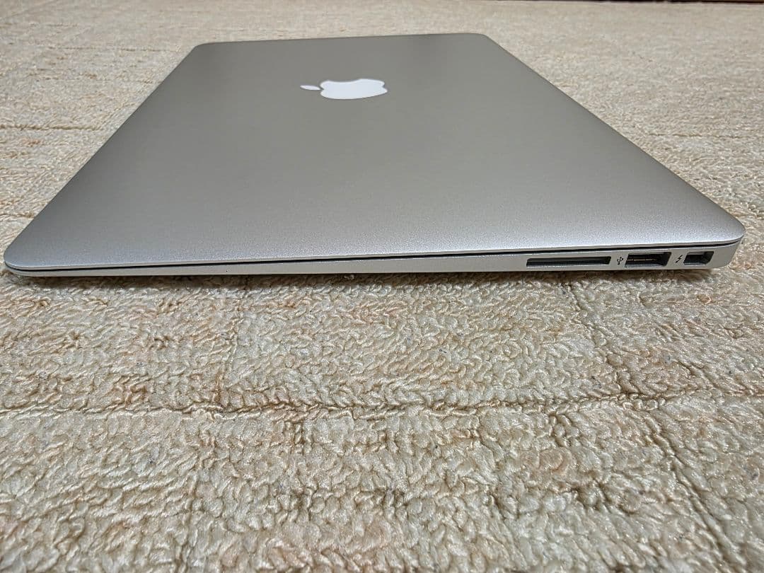 MacBookAir 13インチ Z0RH0000C　中古品