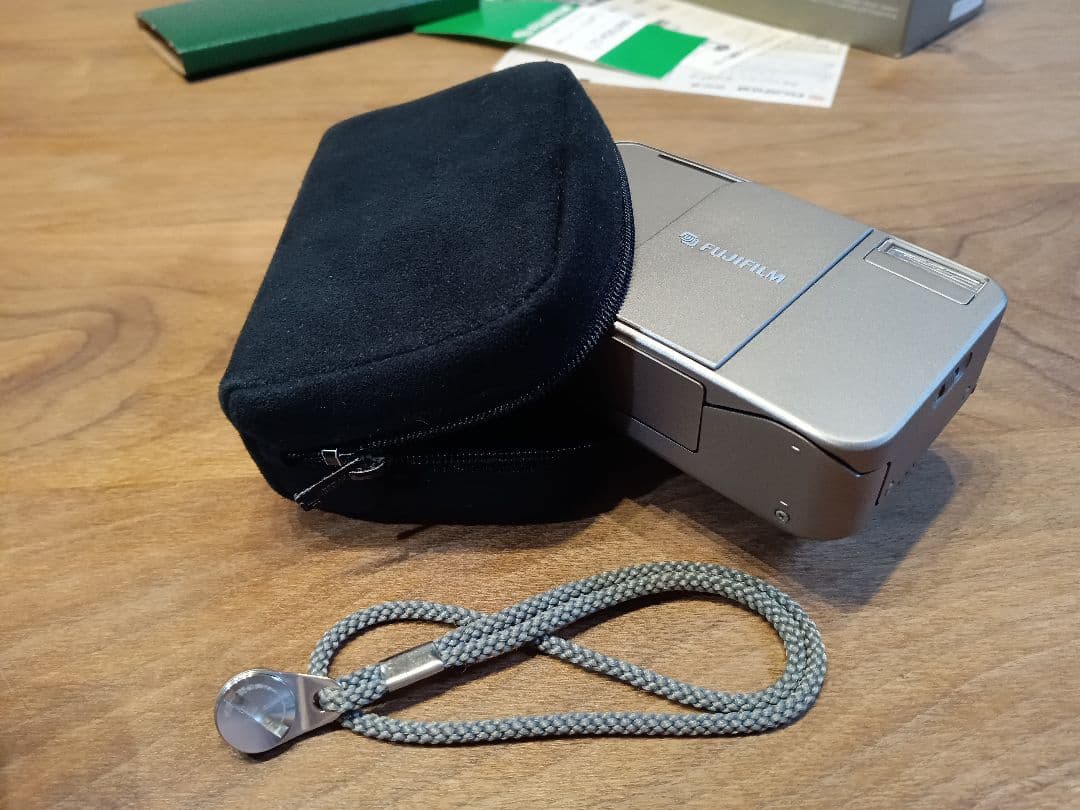 【新品電池付き】極美品 FUJIFILM CARDIA mini TIARA