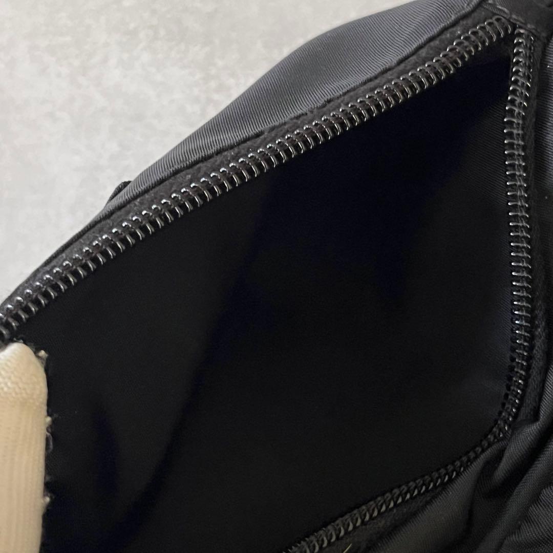 【美品】PRADA ウエストバッグ　三角ロゴ　黒　ナイロン　近年モデル