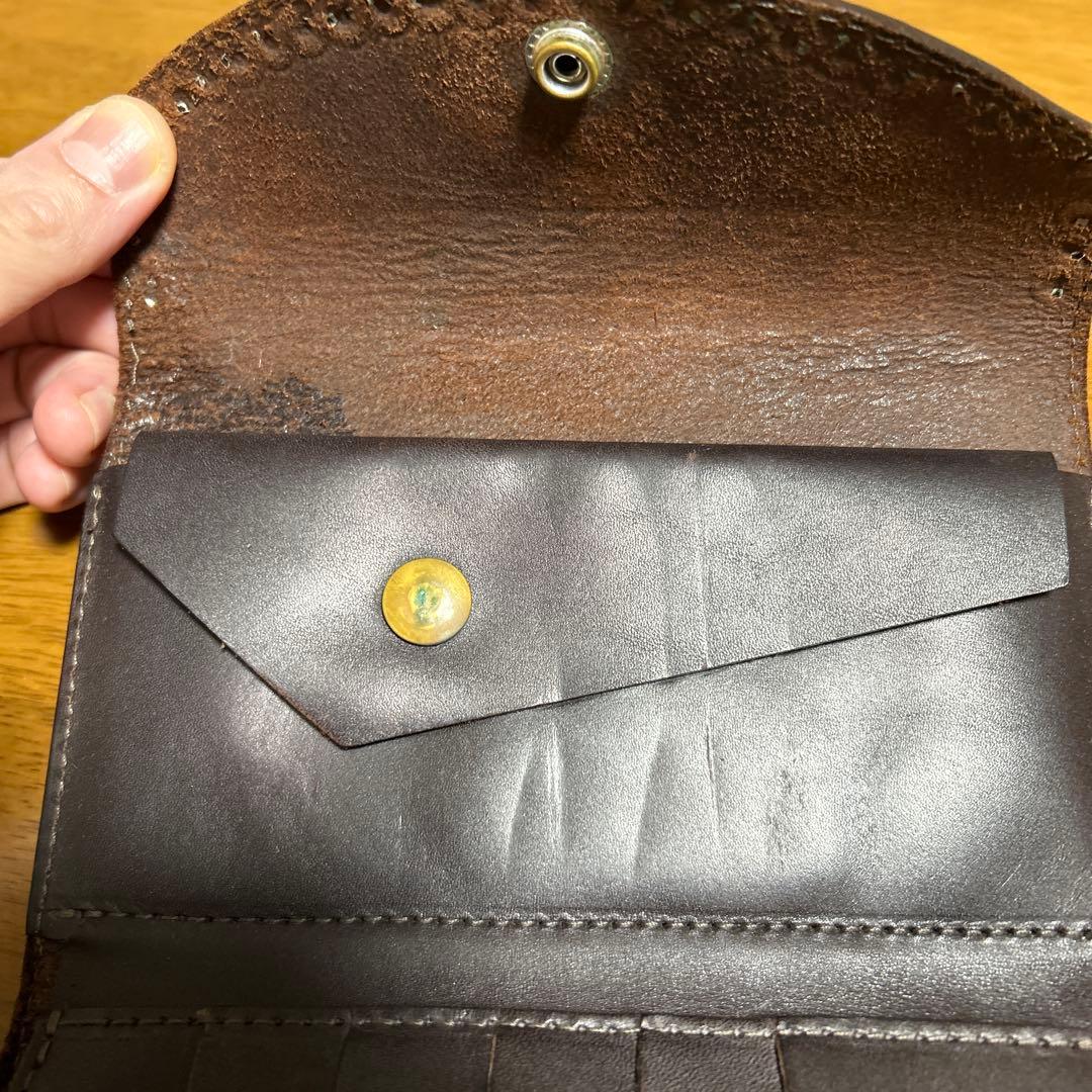 HTC フラワーモチーフ ダークブラウンレザー長財布