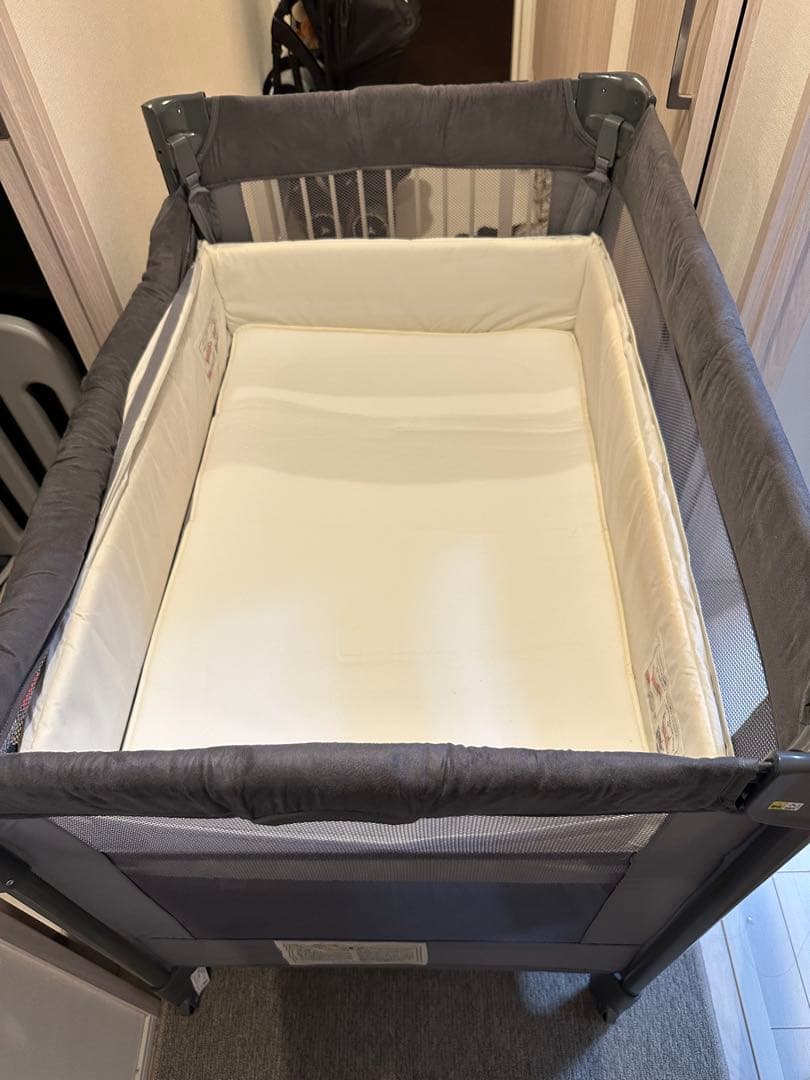 アップリカ ココネル エアー AB ベビーベッド　グレー