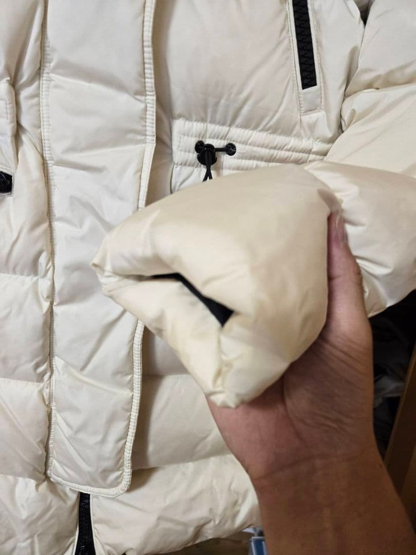 ｖ*️様 オークション‼️42万美品　モンクレール　APHROTITI アフロテ