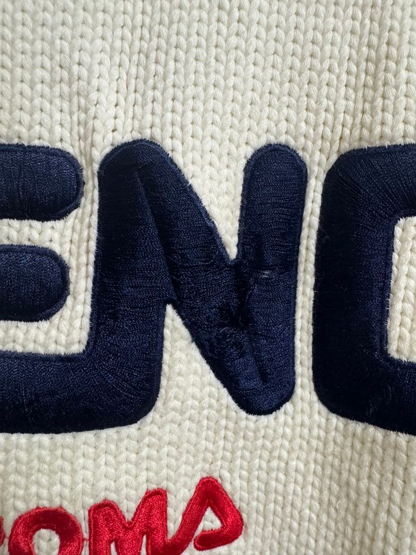 FENDI FILA コラボ ロゴ入り ホワイトセーター 長袖