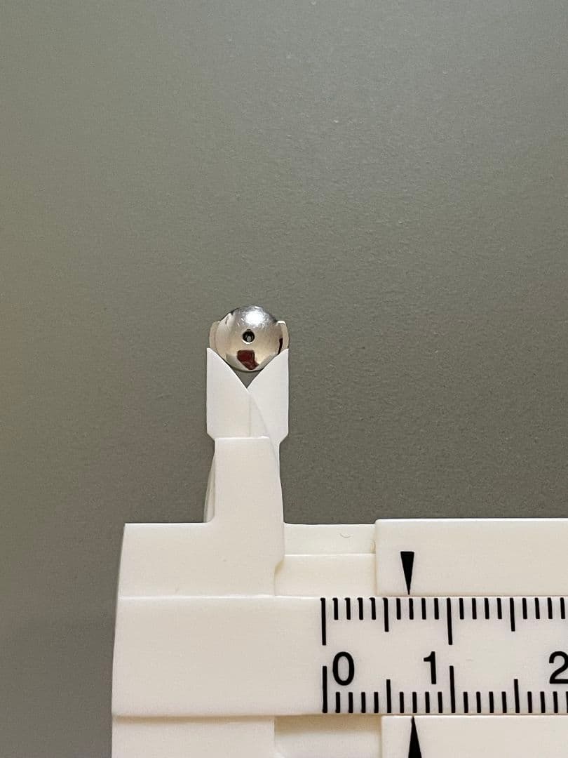 片耳　カルティエピアスキャッチのみ　Pt950刻印あり