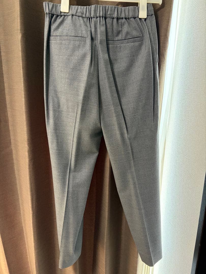 グレー ノーカラー パンツスーツ　greeen label relaxing