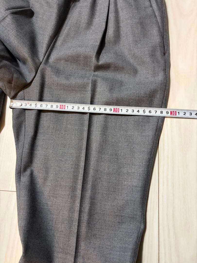 グレー ノーカラー パンツスーツ　greeen label relaxing