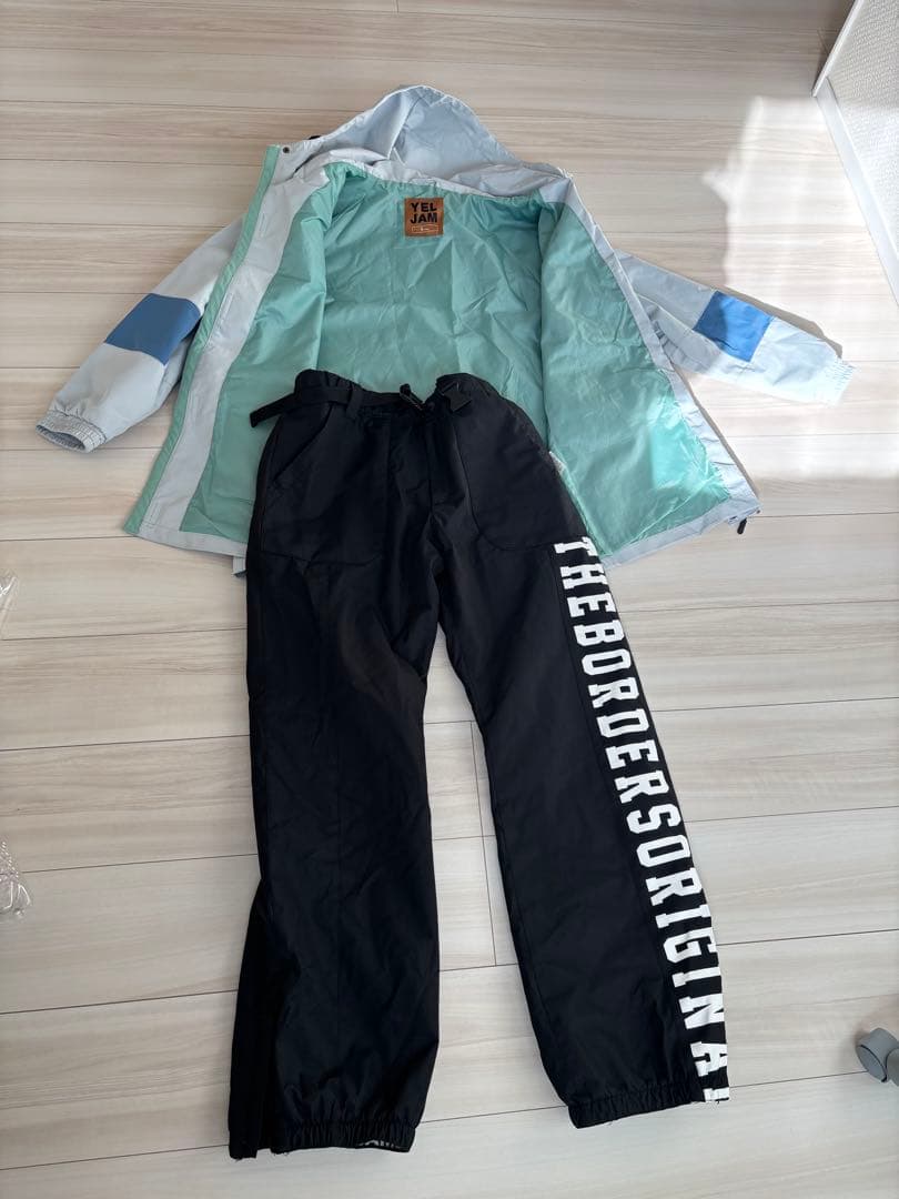 スノーボードウェア（もちろんスキーでもOK〕）