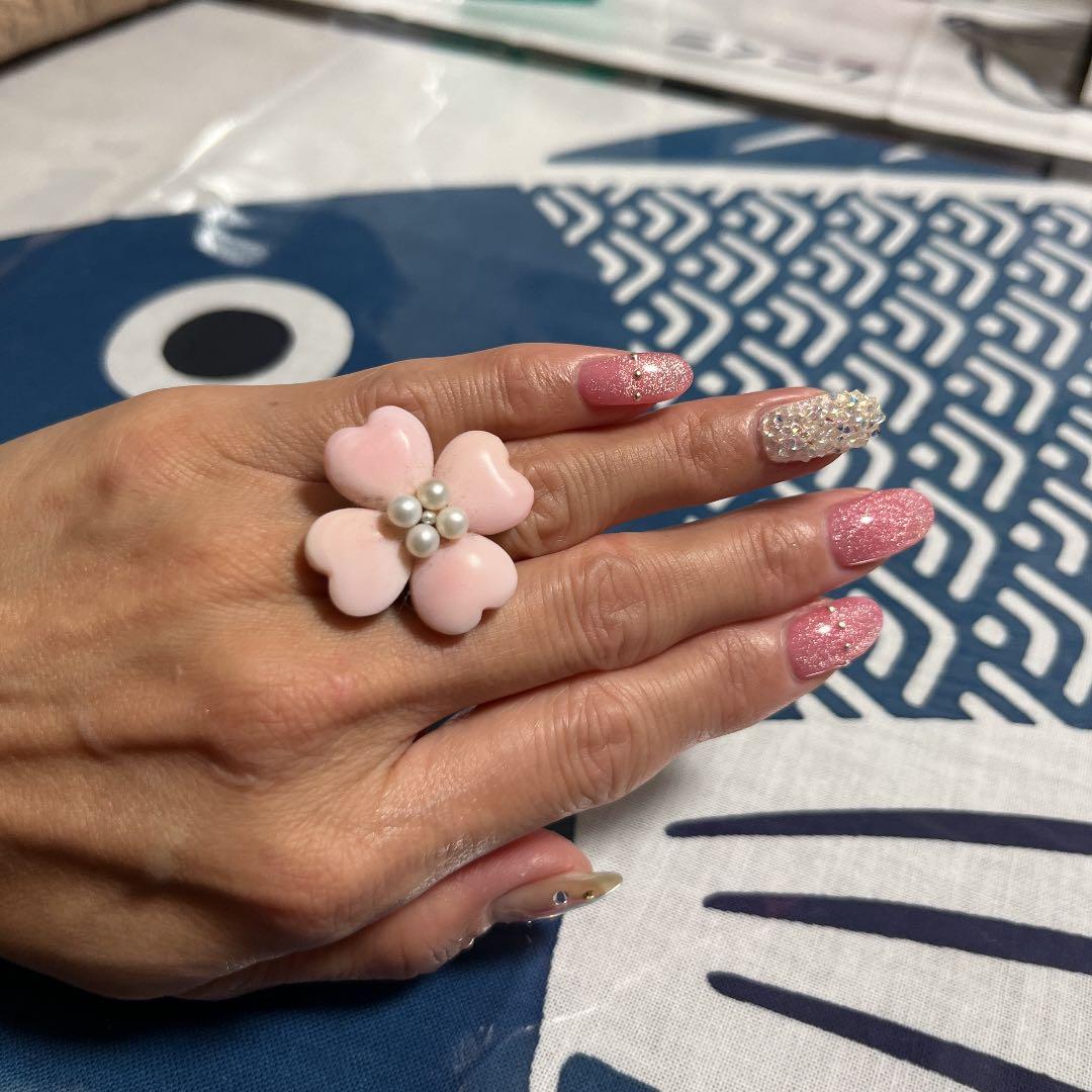 ふとふん　コンクシェルで出来た桜のリング