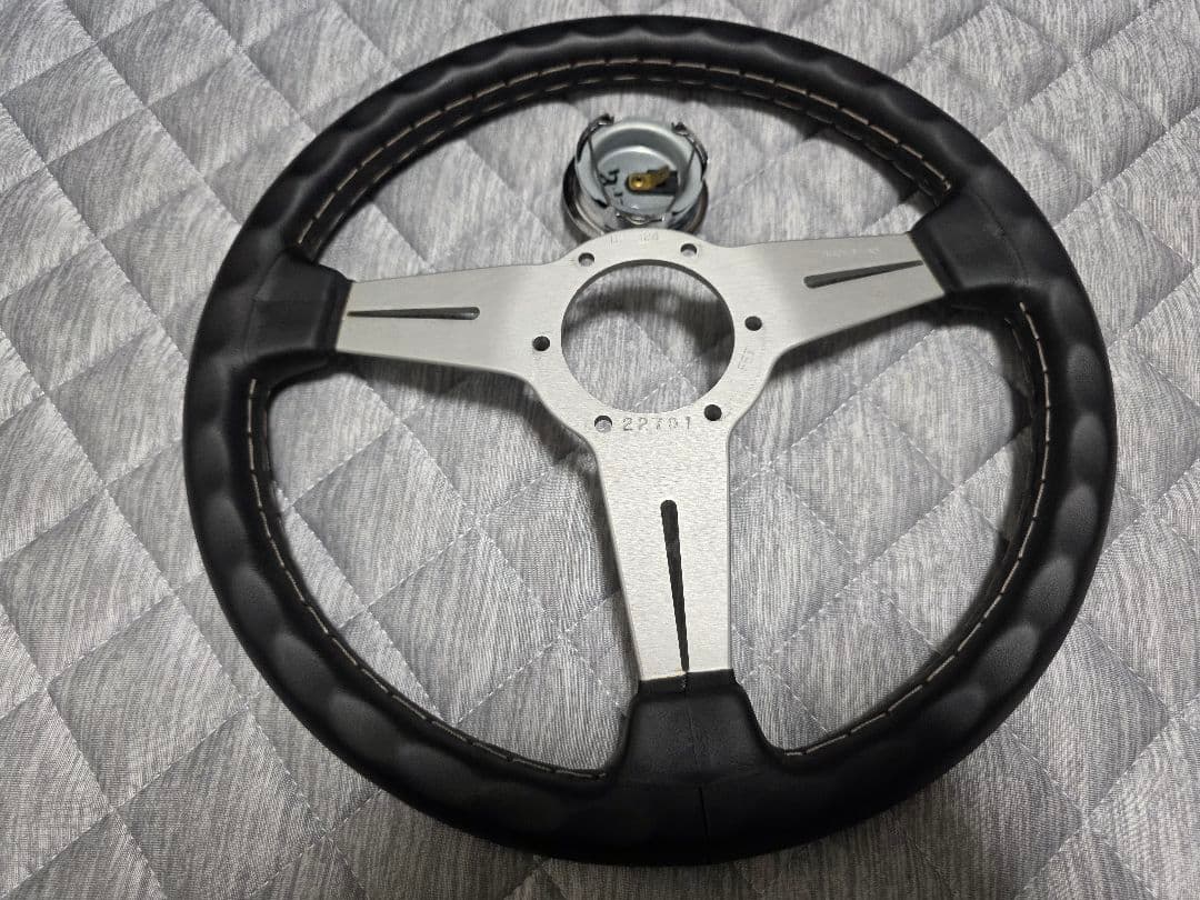 ナルディ クラシック レザー 34パイ