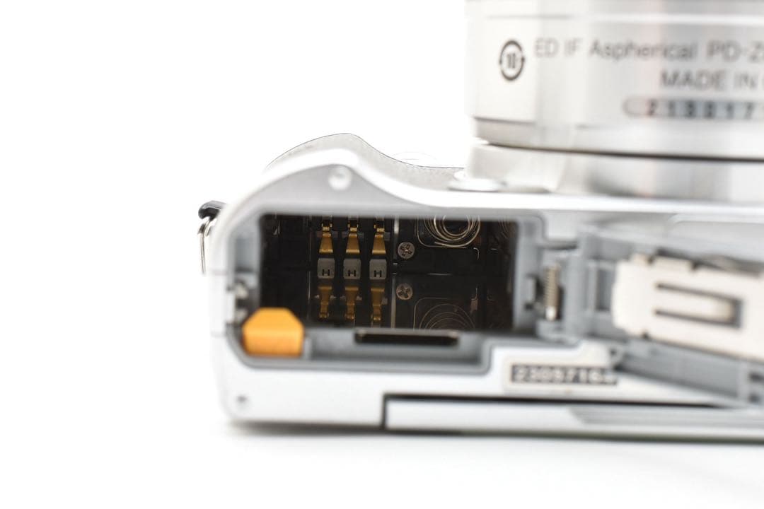 【美品】ニコン Nikon1 J5 パワーズームキットカメラ