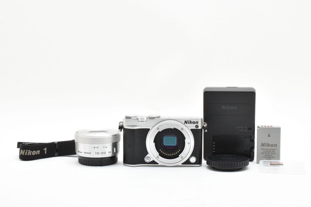 【美品】ニコン Nikon1 J5 パワーズームキットカメラ