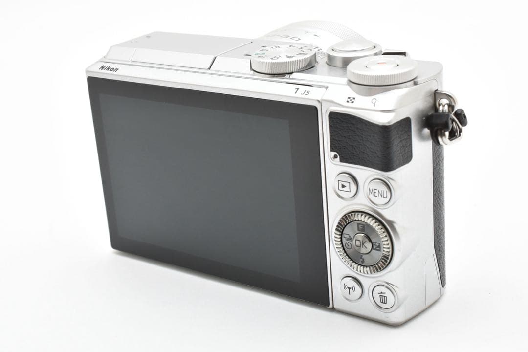 【美品】ニコン Nikon1 J5 パワーズームキットカメラ
