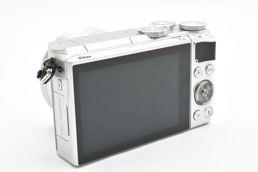 【美品】ニコン Nikon1 J5 パワーズームキットカメラ