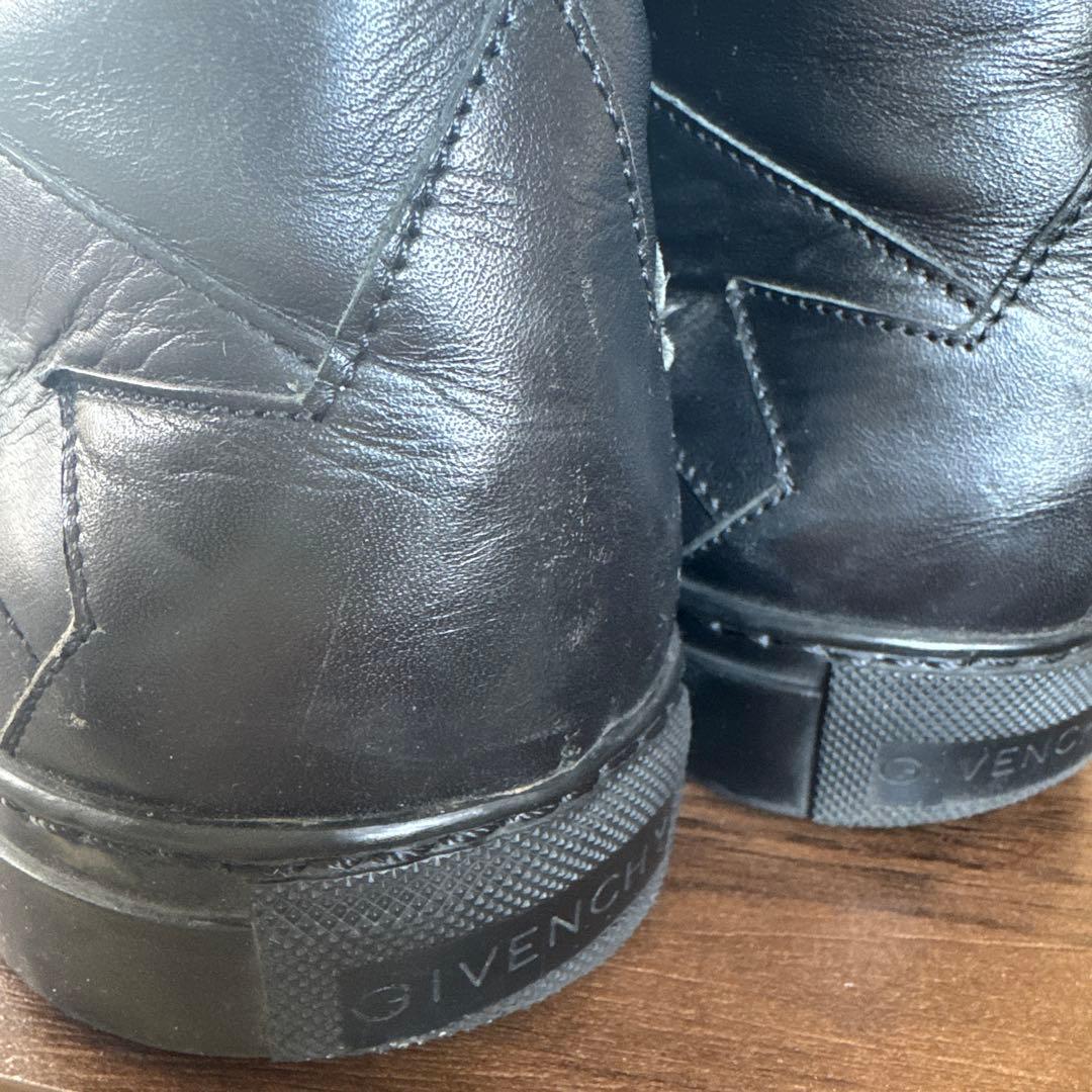 ジバンシー　スタースタッズ付きブラックハイカットスニーカー