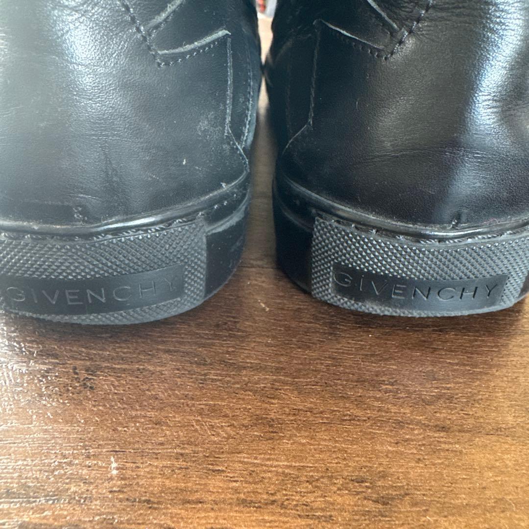 ジバンシー　スタースタッズ付きブラックハイカットスニーカー