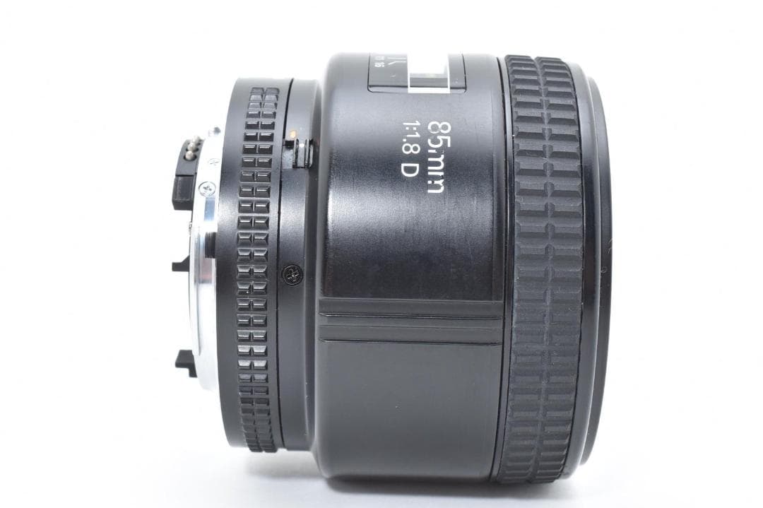 【美品】 NIKON AF Nikkor 85mm f/1.8D 単焦点レンズ