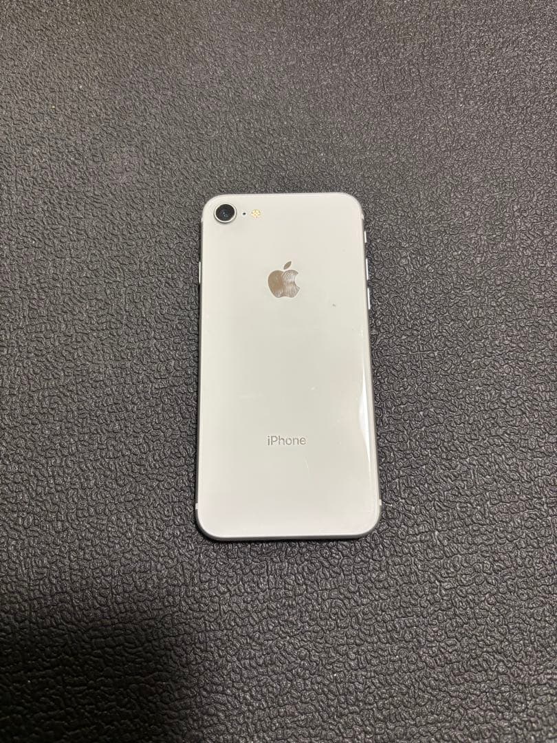 iPhone 8 64GB SIMロック シルバー