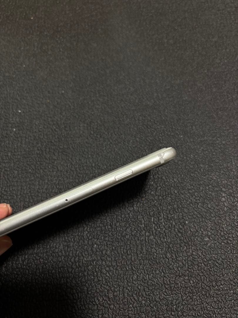 iPhone 8 64GB SIMロック シルバー