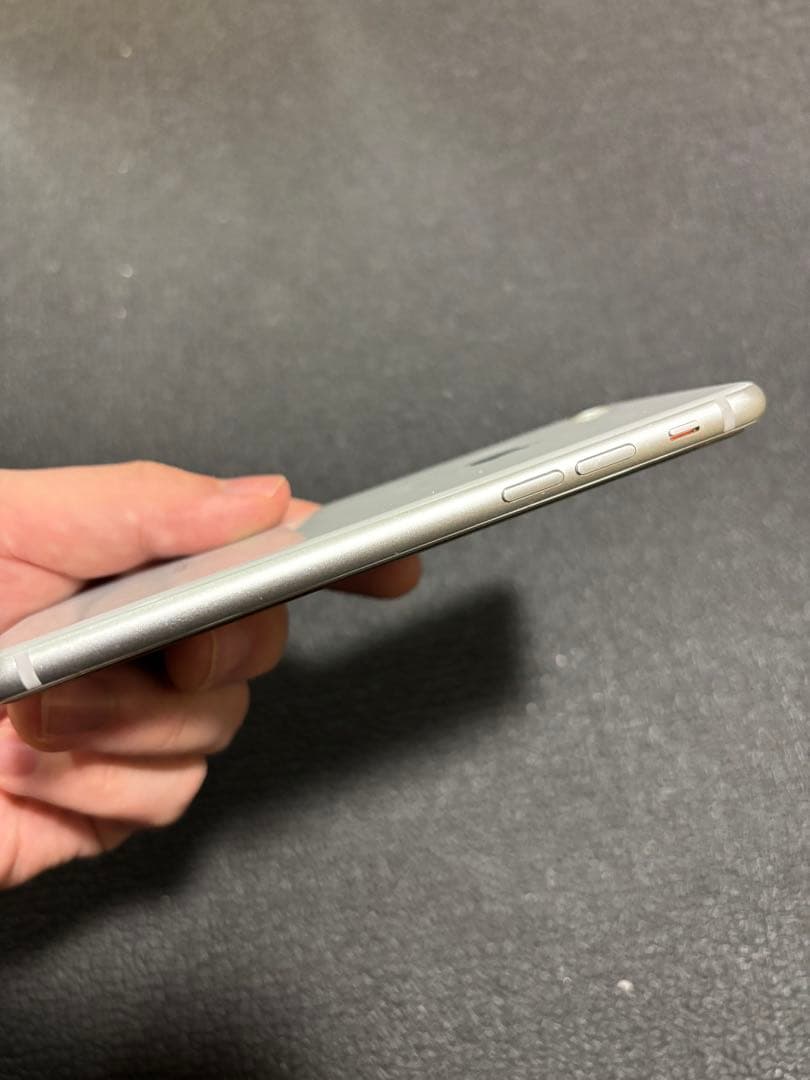 iPhone 8 64GB SIMロック シルバー