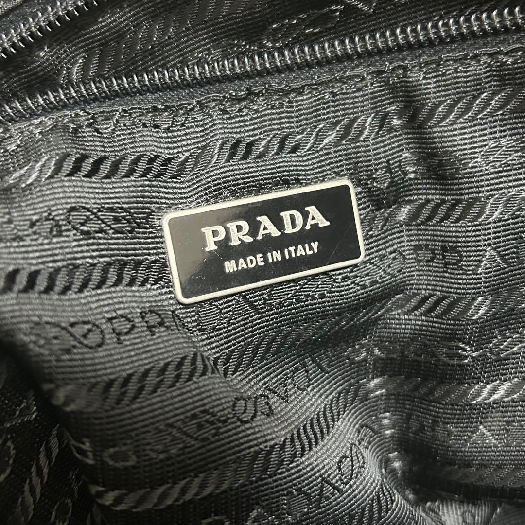 プラダ　メッセンジャーバッグ　三角ロゴ　ナイロン　レザー　ブラック　斜め掛け