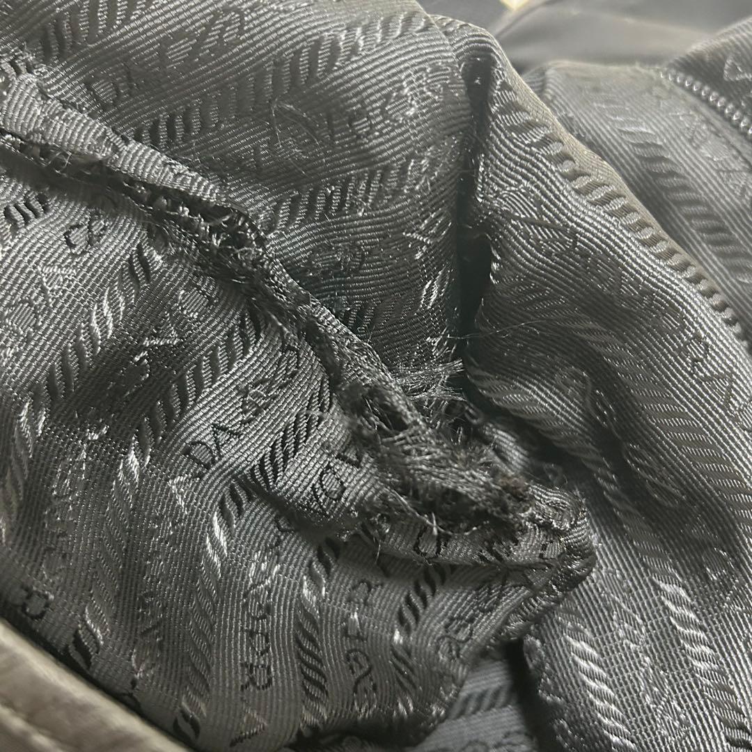 プラダ　メッセンジャーバッグ　三角ロゴ　ナイロン　レザー　ブラック　斜め掛け