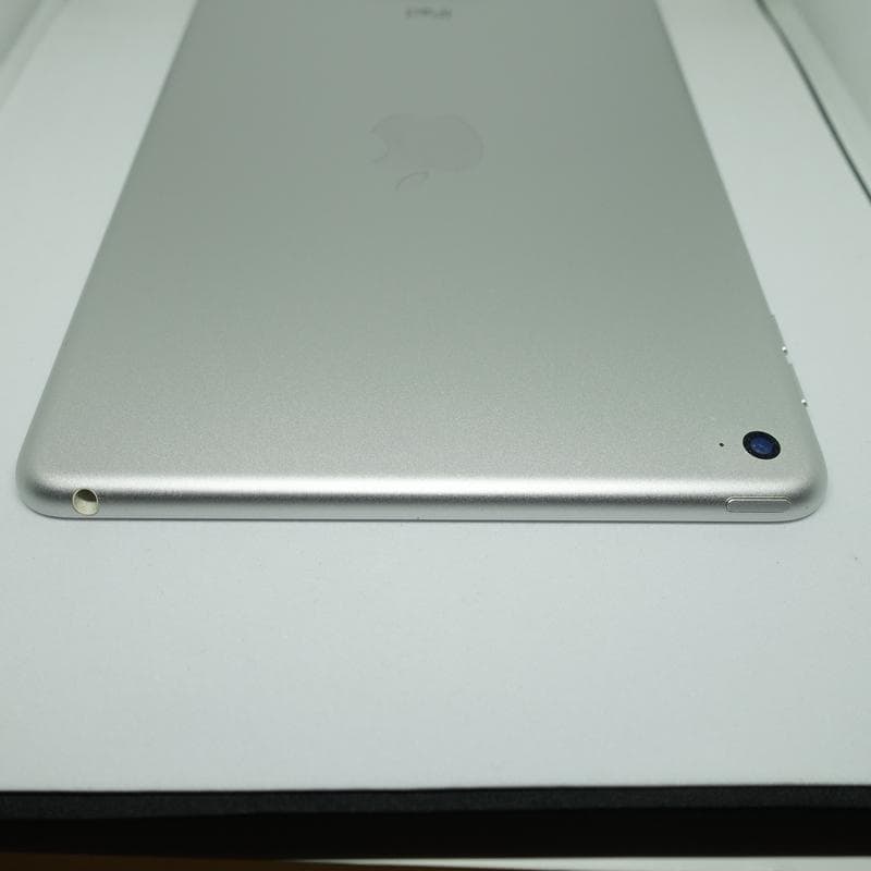 iPad mini 4 128GB Wi-Fi シルバー