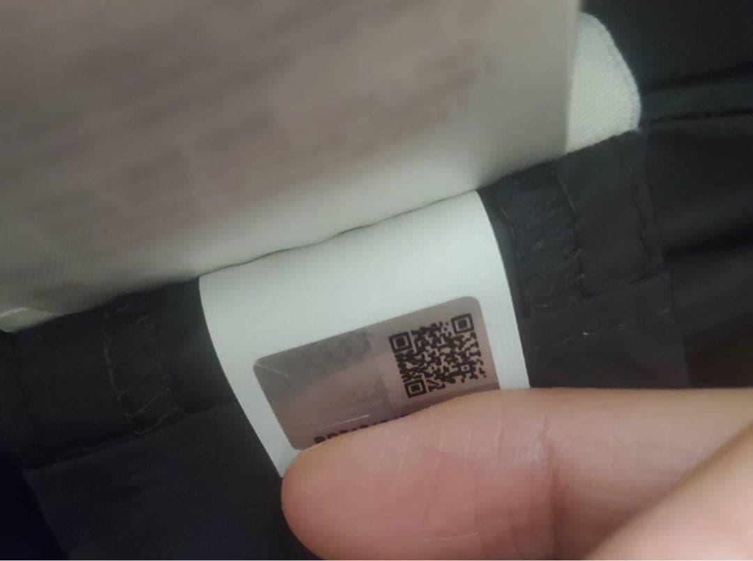 モンクレールserre　ブラック1